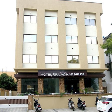 Hotel Gulmohar Pride Ahmednagar Bagian luar foto
