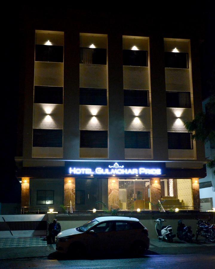 Hotel Gulmohar Pride Ahmednagar Bagian luar foto