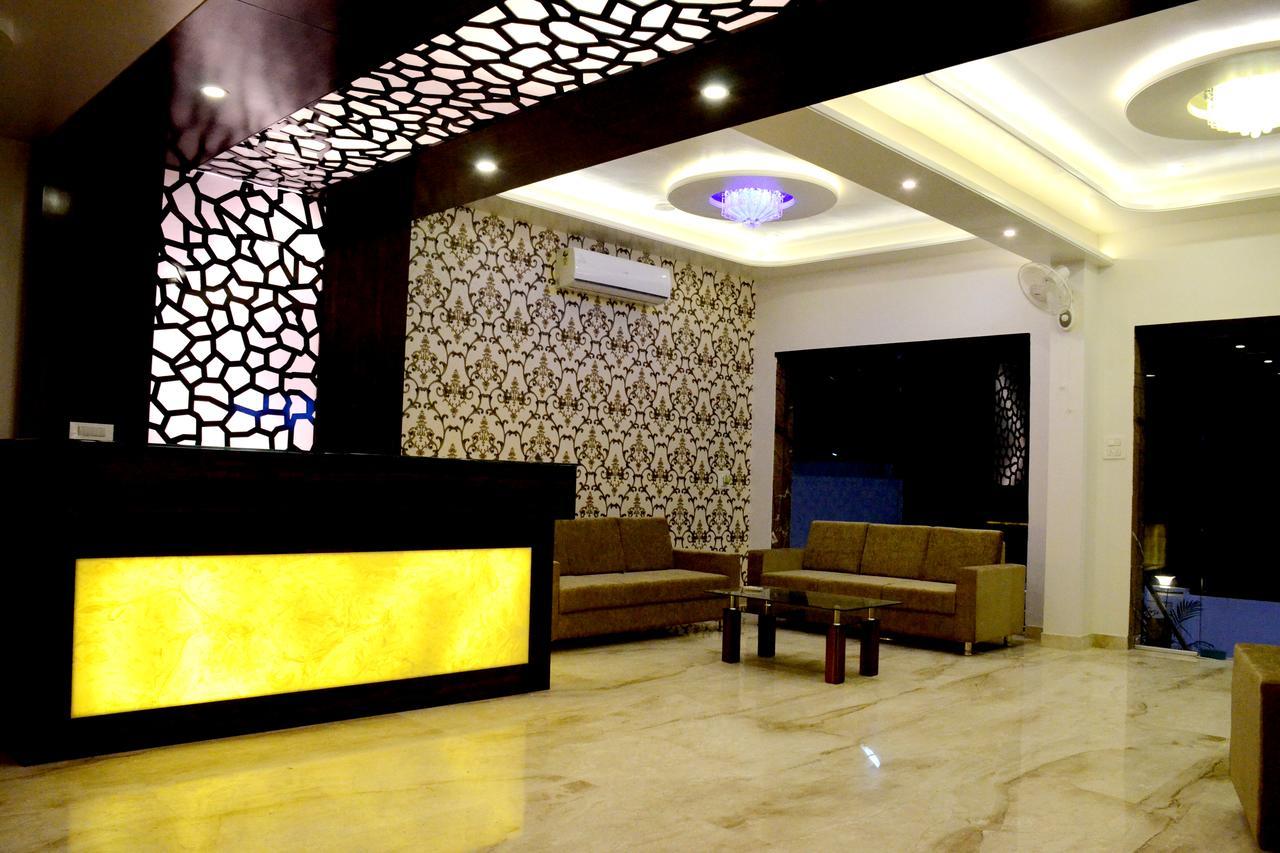 Hotel Gulmohar Pride Ahmednagar Bagian luar foto