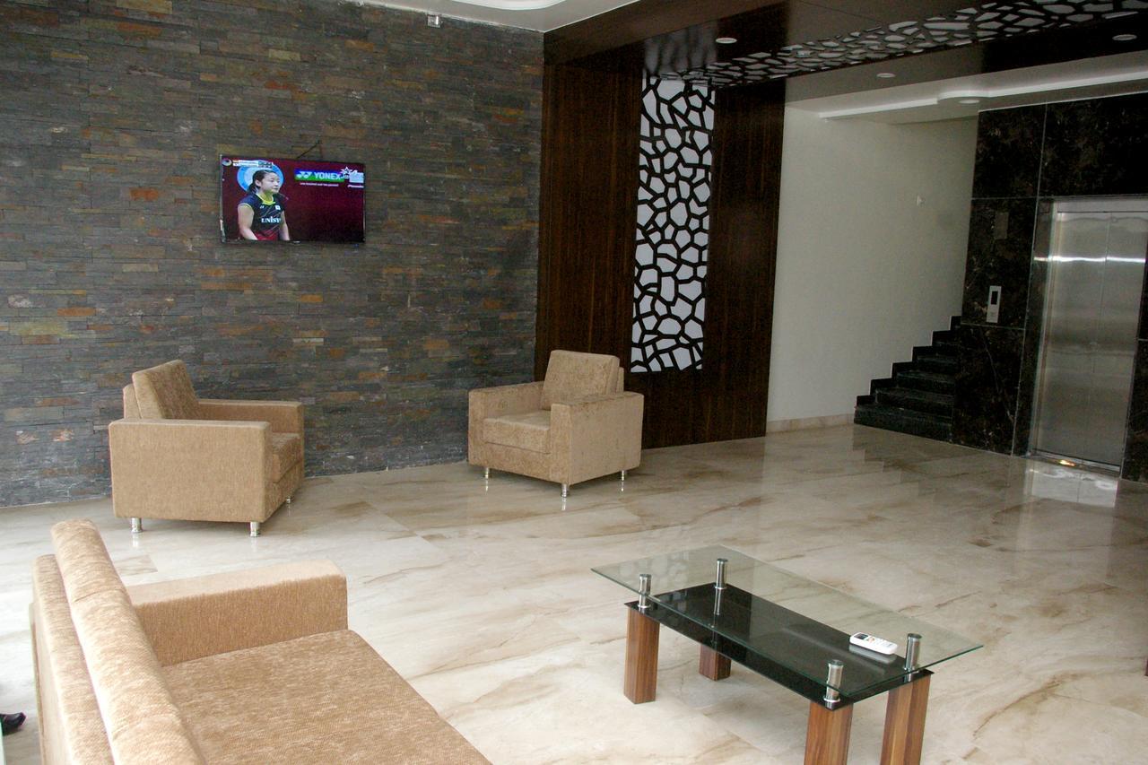 Hotel Gulmohar Pride Ahmednagar Bagian luar foto