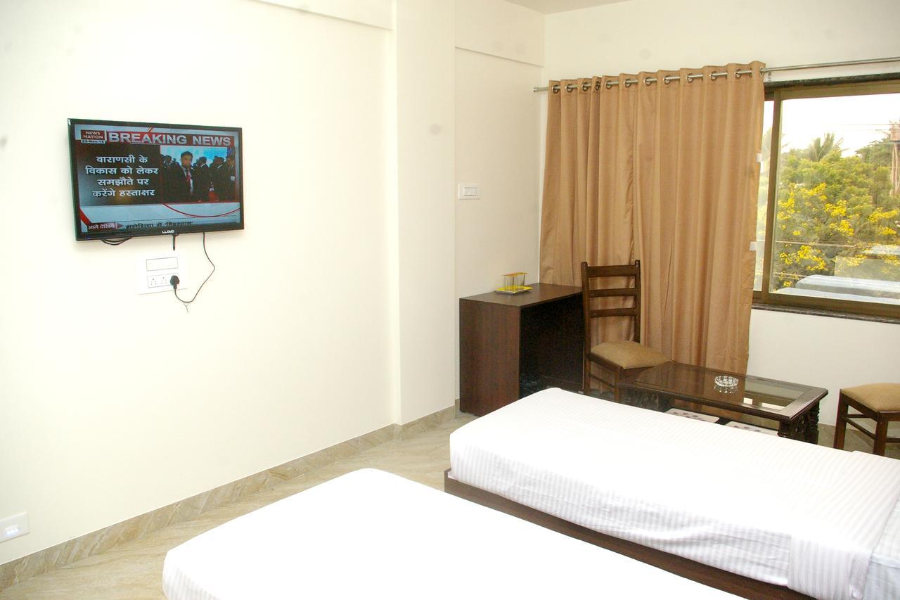 Hotel Gulmohar Pride Ahmednagar Bagian luar foto