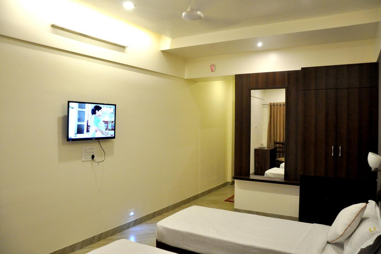 Hotel Gulmohar Pride Ahmednagar Bagian luar foto